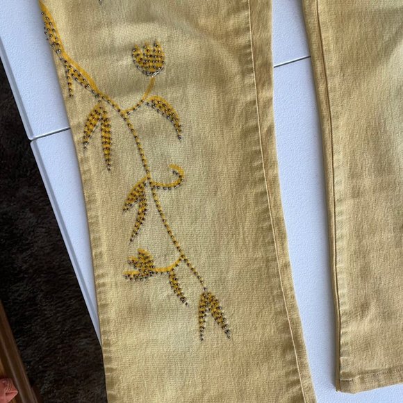 YELLOW FLORAL SEQUIN CROPPED BOOT CUT JEANS YELLOW SIZE 31 - Picture 6 of 8